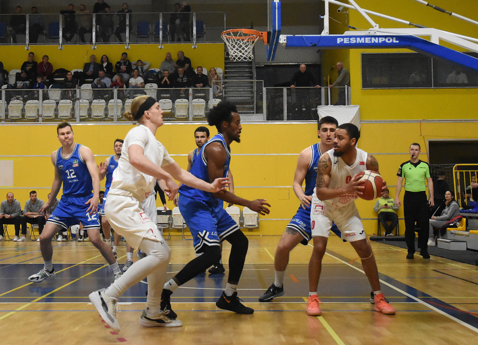 Domácí loučení basketbalistů BK REDSTONE s pitím zdarma