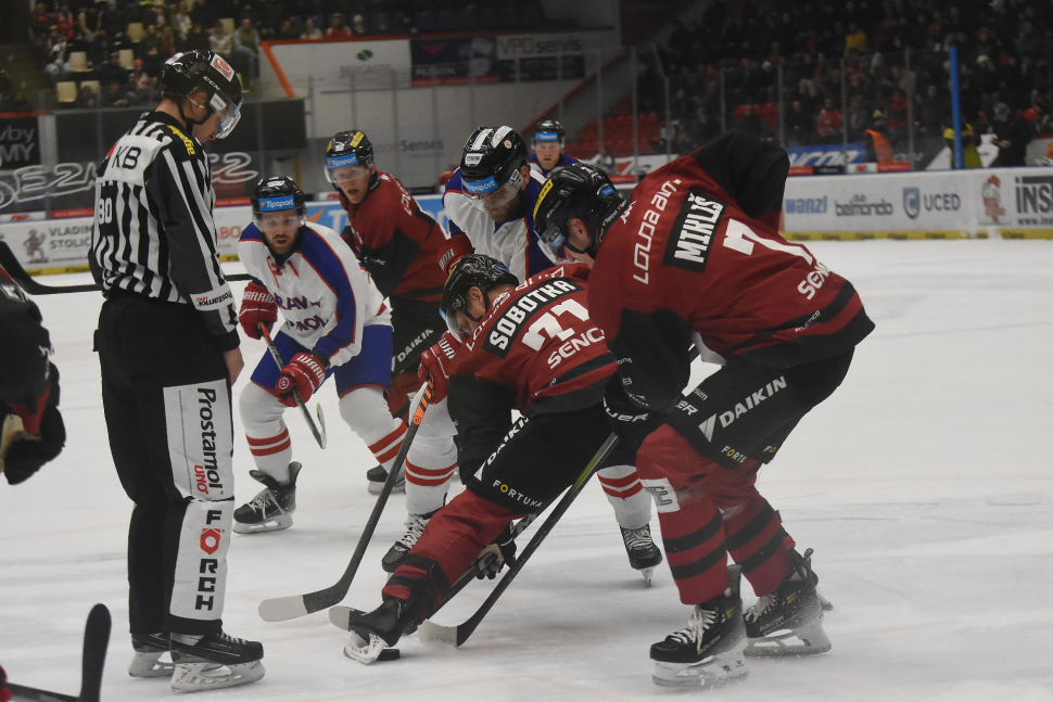 Hokejisté HC Olomouc padli v Hradci