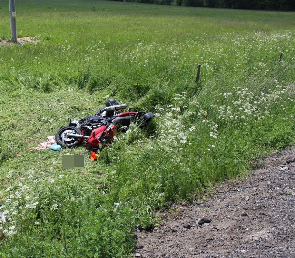 U Moravského Berouna motorkář srazil srnu