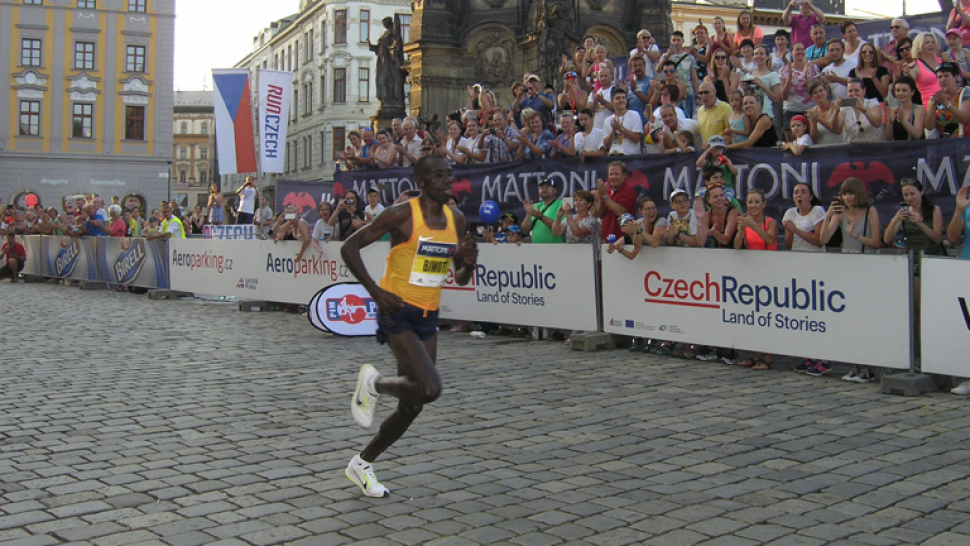 Půlmaraton dusilo vedro, sanitky byly v plné pohotovosti